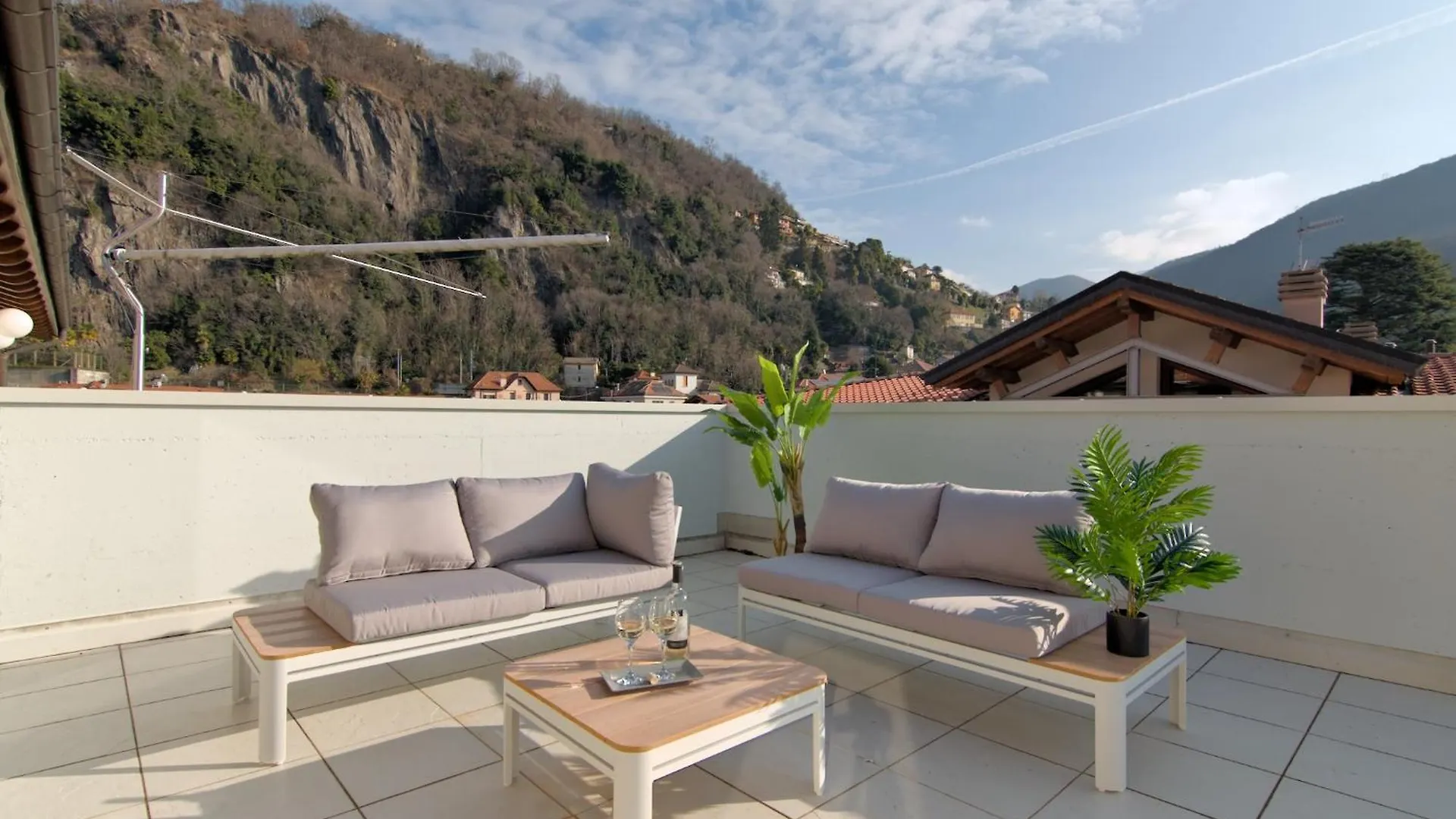 ** Aparthotel Golfo Gabella Lake Resort Maccagno Italia