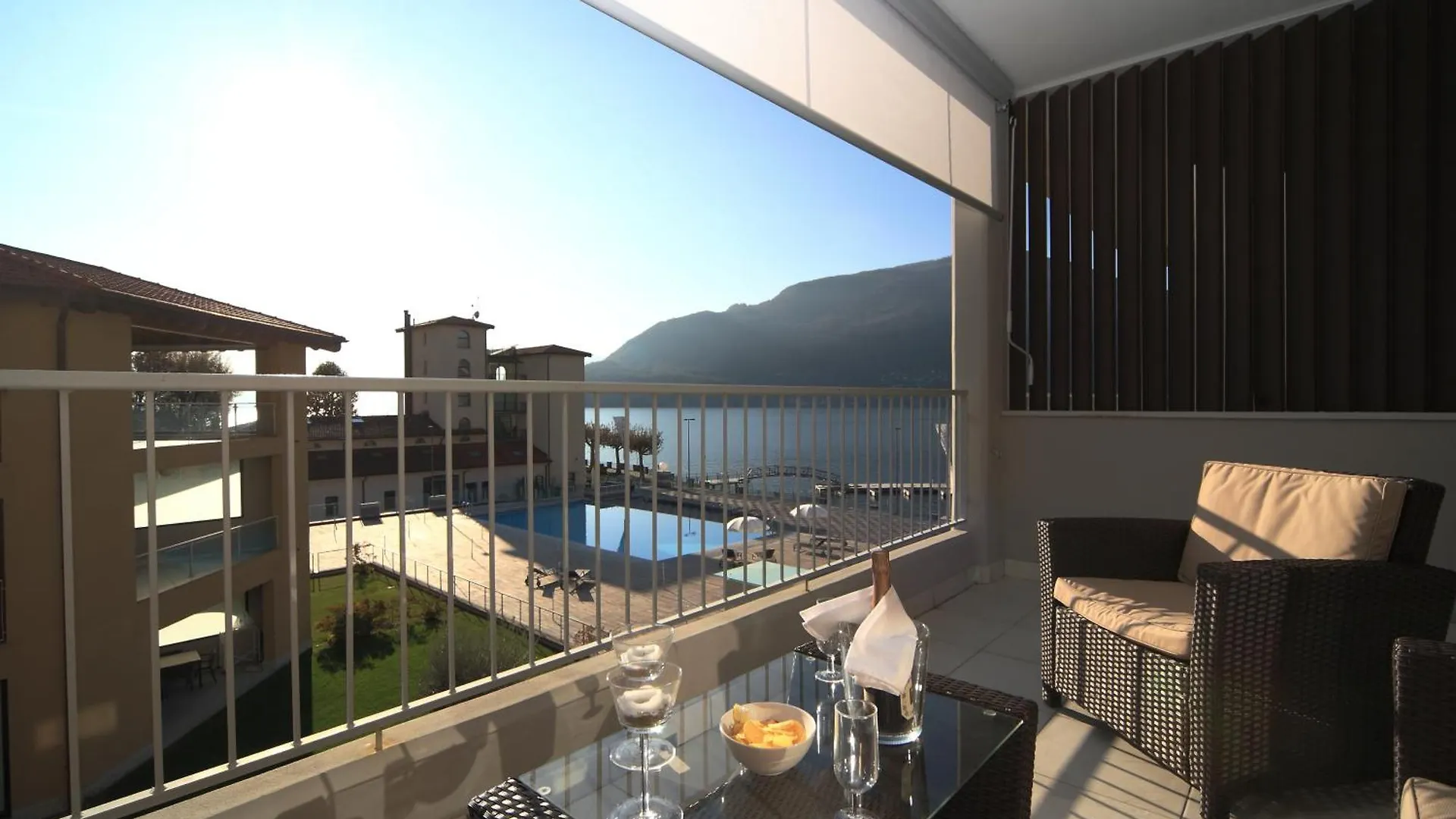 アパートホテル Golfo Gabella Lake Resort Maccagno
