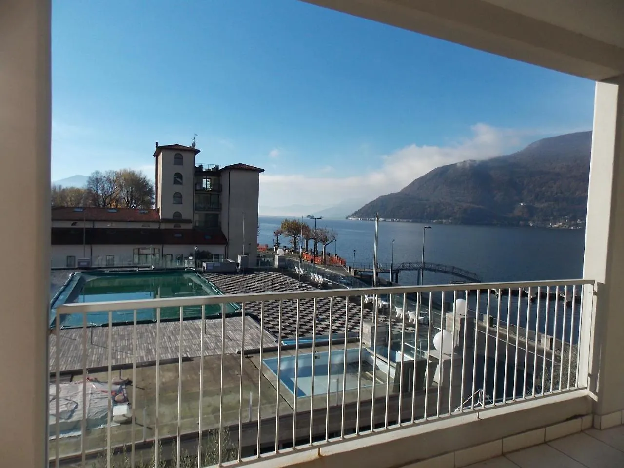 アパートホテル Golfo Gabella Lake Resort Maccagno